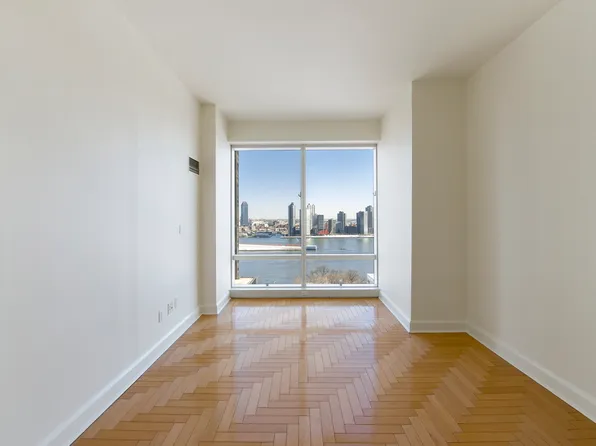 845 United Nations Plaza image 2 of 7