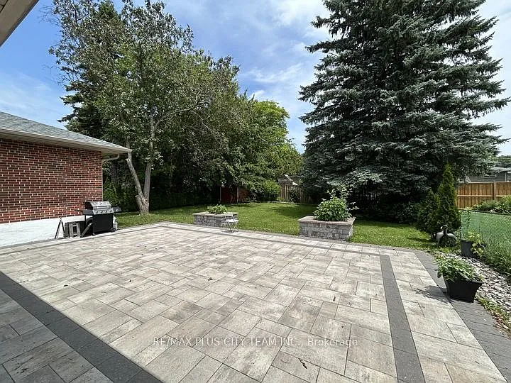 223 Warden Wilson Ave #BASEMENT — Photo 12