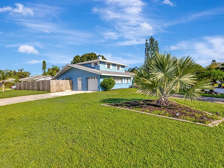 3866 Allenwood St — Photo 36