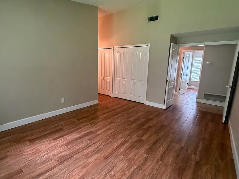 504 Shane Cir — Photo 15