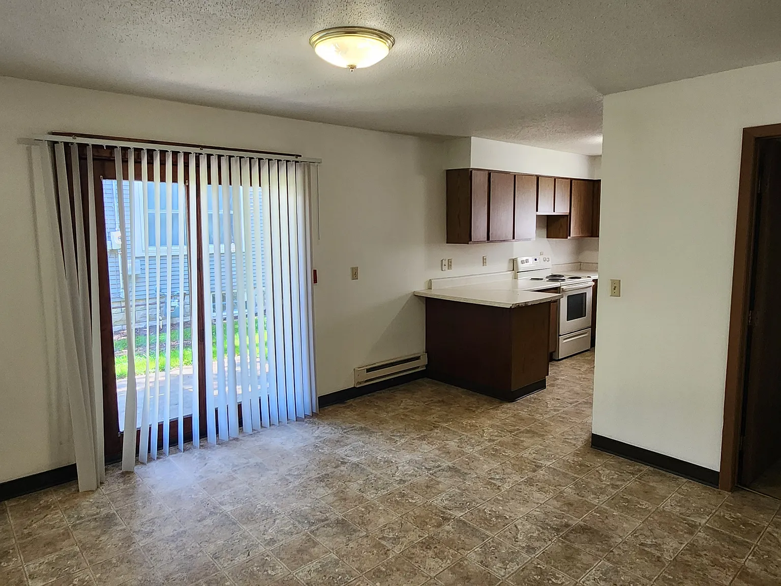 3 bed, 1.5 bath, $1,275 — Photo 2
