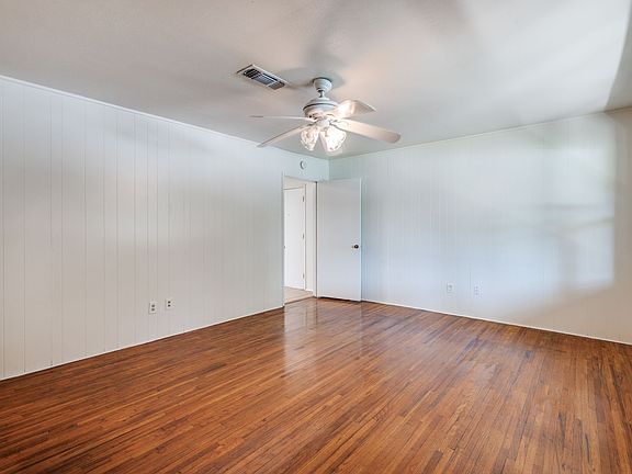 3rd image of 512 Odie Dr
