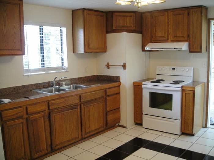 2nd image of 1529 18th Ave S #B