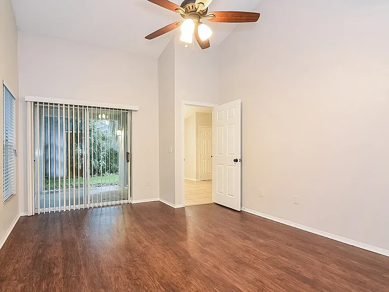 1070 Corkwood Dr — Photo 9