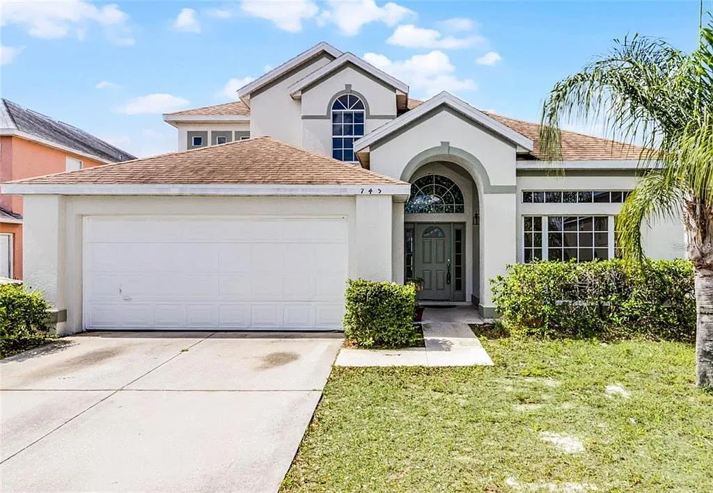 4 bed, 3.0 bath, 2269 sqft, $2,600 — Photo 1