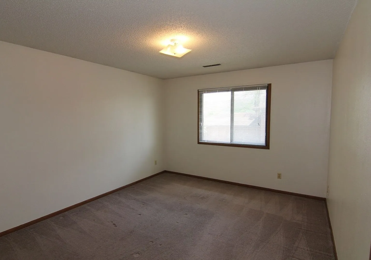 967 Boston Way — Photo 2