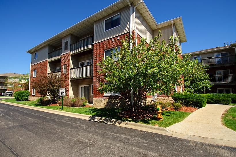 2404 N Samson Way Waukegan IL Zillow