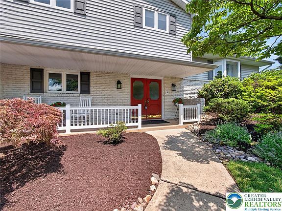 3rd image of 5463 Doris Dr