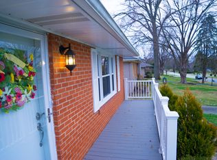 2211 Janlyn Rd, Louisville, KY 40299