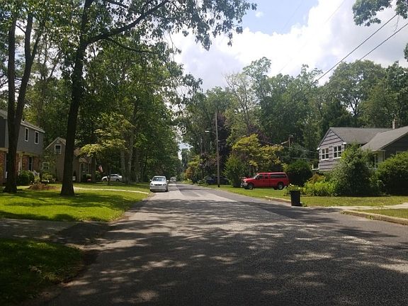 4th image of 2310 Merritt Dr