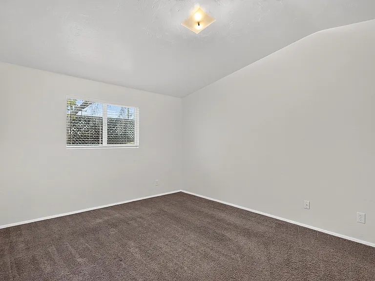4720 N Miller Rd — Photo 26