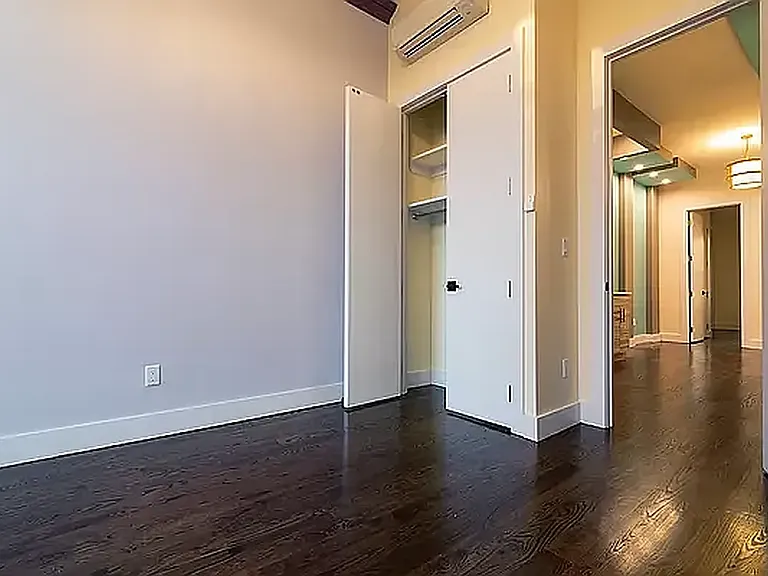 31 Locust St #2R — Photo 7