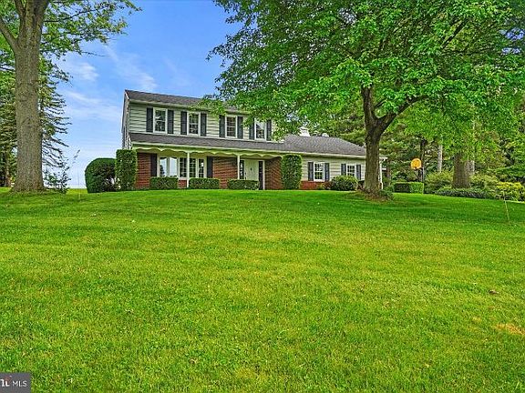 2nd image of 1180 Foxview Rd