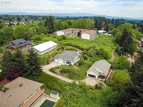 5th image of 5007 NE 45th Ct