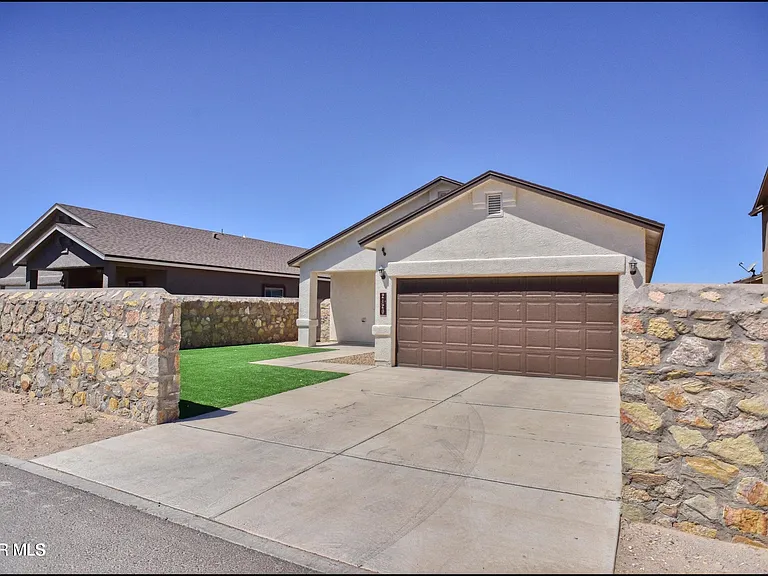 2120 Thomas Lackland St — Photo 36