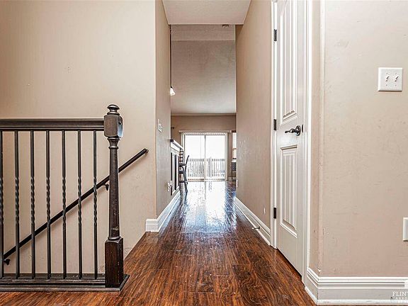 2nd image of 1623 Lariat Ln