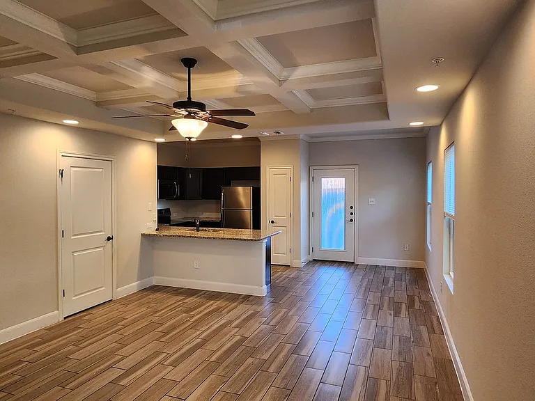 6423 Melanzane Ave #4 — Photo 2