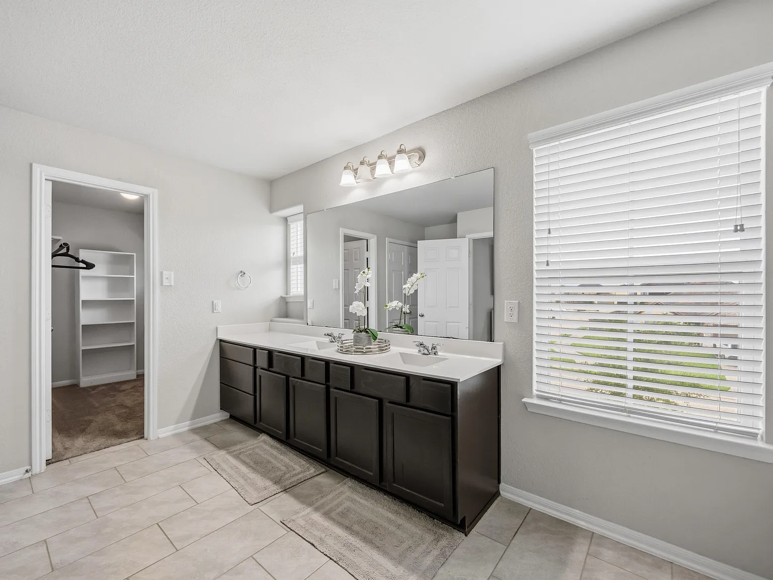 4 bed, 2.5 bath, 2620 sqft, $1,538 — Photo 2