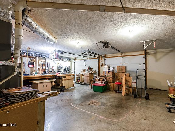 3rd image of 7509 Belfast Ln