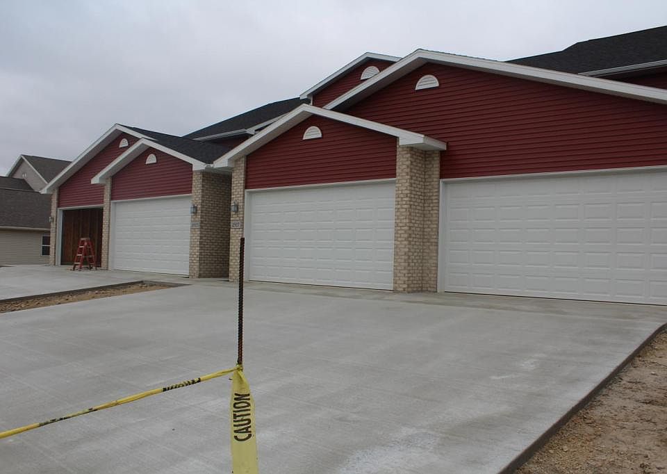 1st image of 2927 Kentville Dr