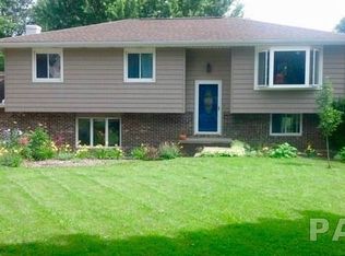 205 Elm Cir, Eureka, IL