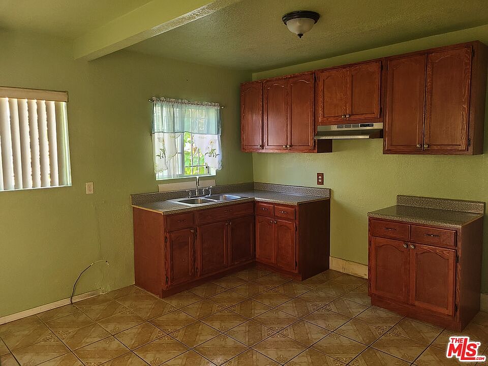 2nd image of 1437 W 55th St