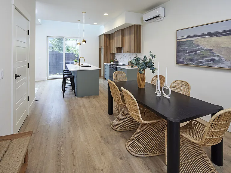 140 NE Sacramento St — Photo 30