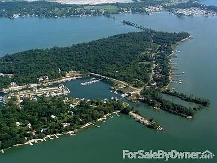 2nd image of 3855 E Baycliffs Dr