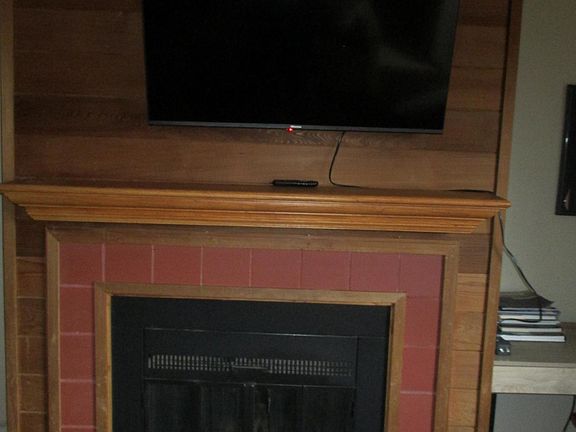 TV and non working fireplace