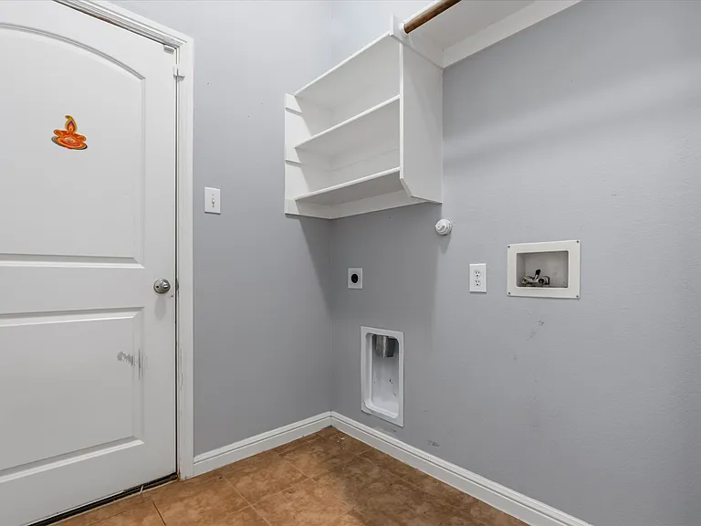 4114 Lee Hutson Dr — Photo 29