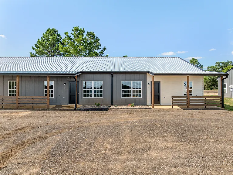 14ThePines — Photo 1