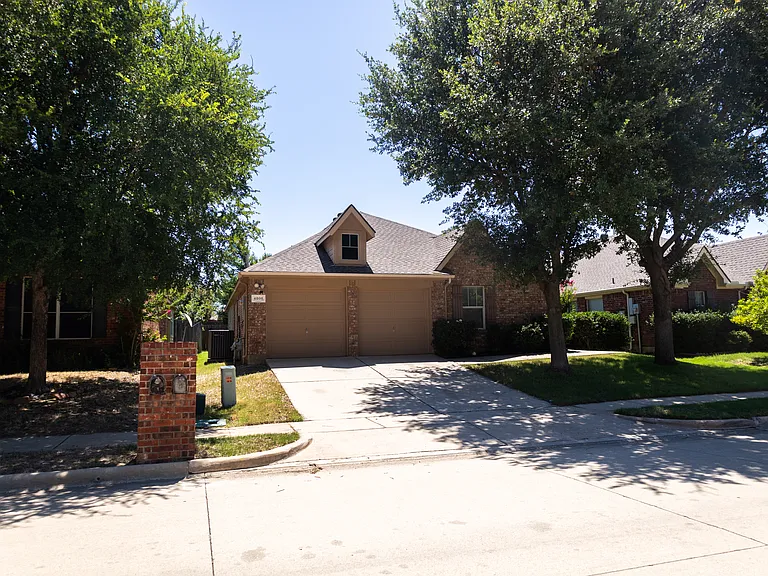 4808 Carrotwood Dr — Photo 2