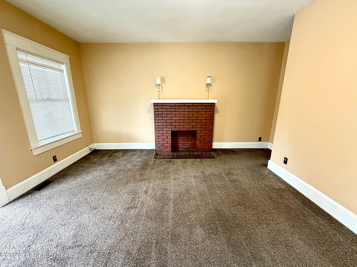 Building Photo - 2015 E Oak St #2