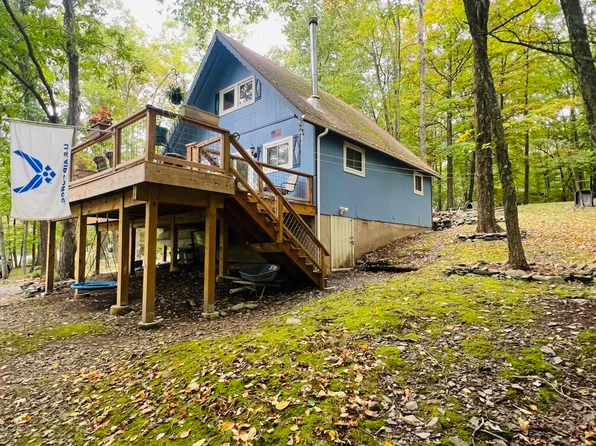 244 Sellersville Dr, East Stroudsburg, PA 18302