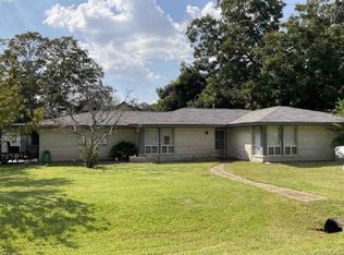 1227 Moffet Rd, Clute, TX 77531