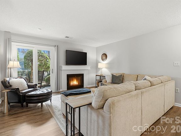 5th image of 5007 Sharon Rd Unit P