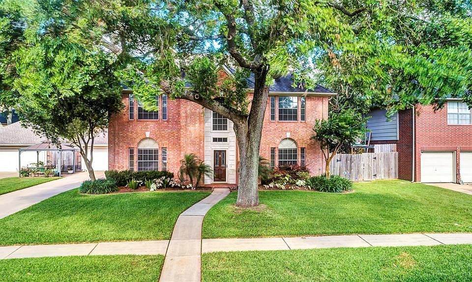 Welcome your new home, right in the heart of League City.