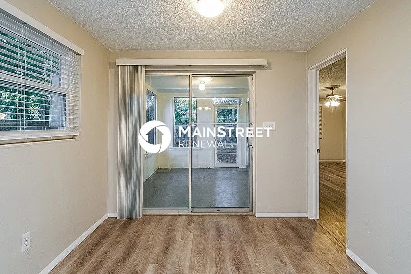 2447 Whitman St — Photo 4