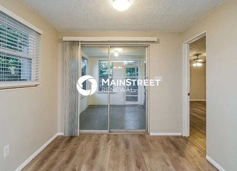 2447 Whitman St — Photo 5
