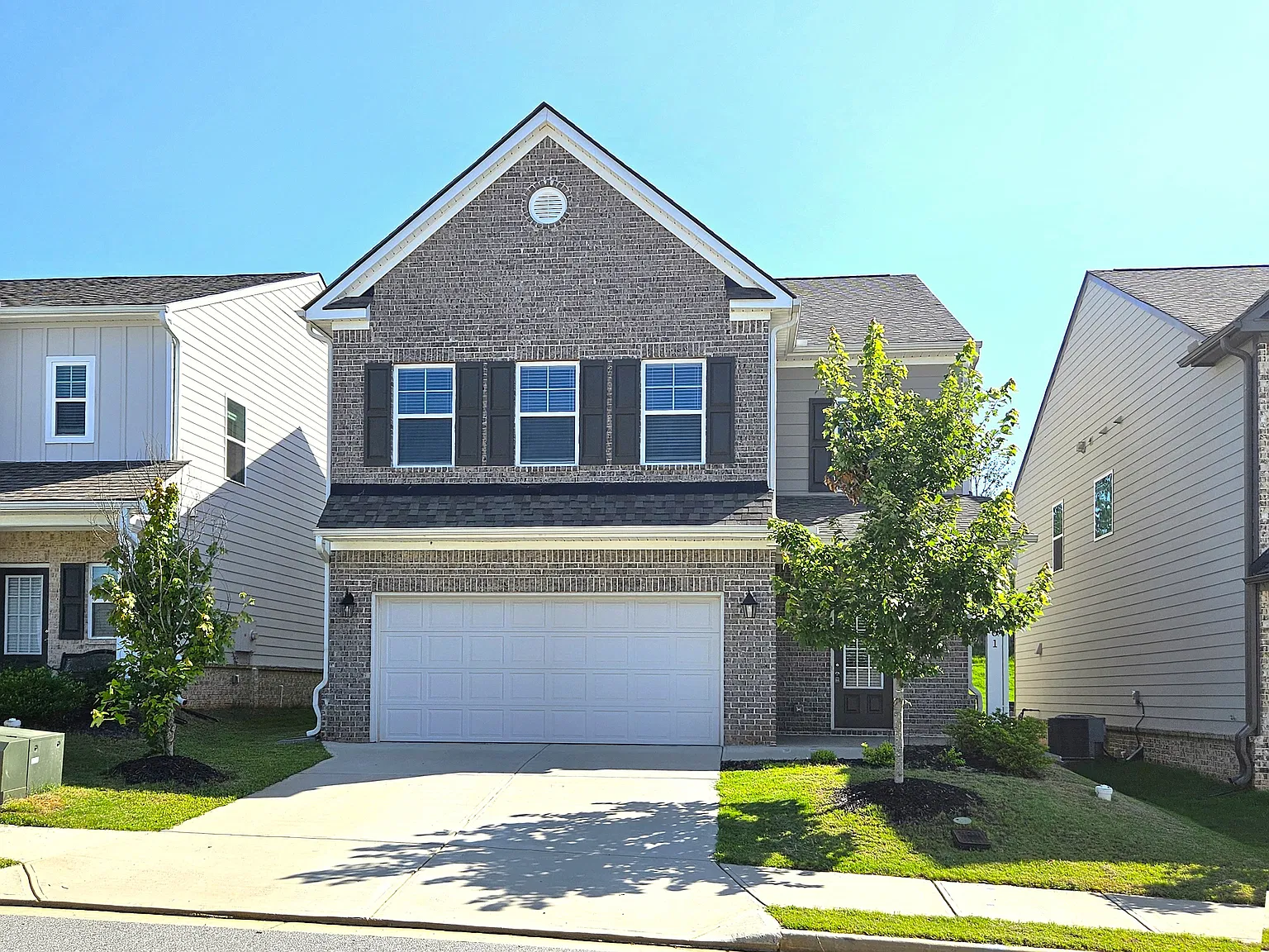 4 bed, 2.5 bath, 2440 sqft, $2,400 — Photo 1
