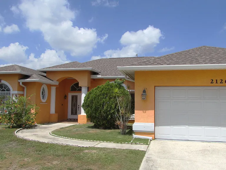 2126 SW Gailwood St — Photo 1