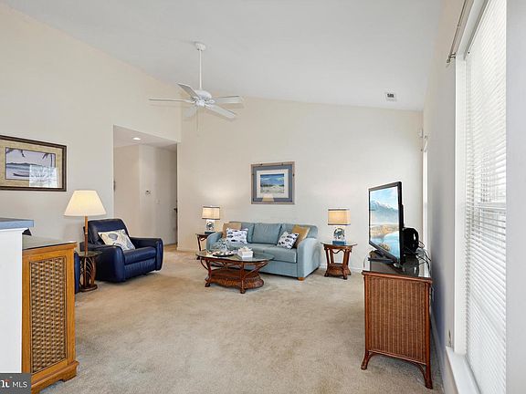 4th image of 37903 Bayview Cir E