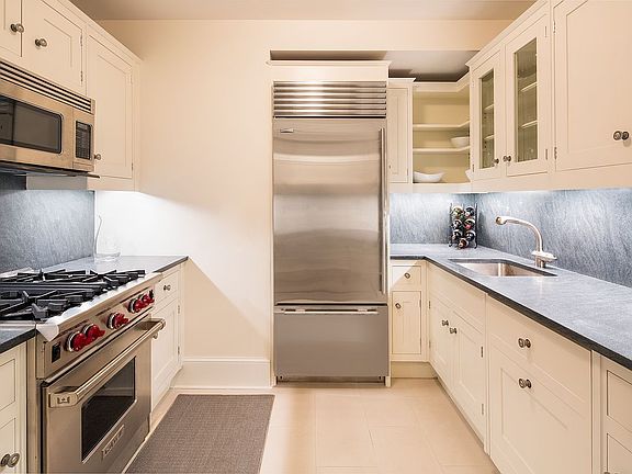 3rd image of 530 Park Ave APT 8F