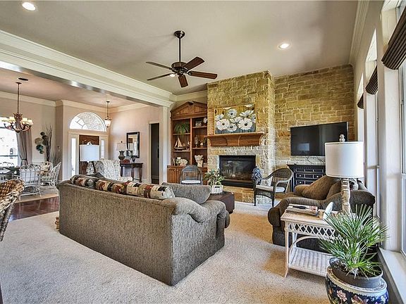 5th image of 2514 Waters Edge Dr