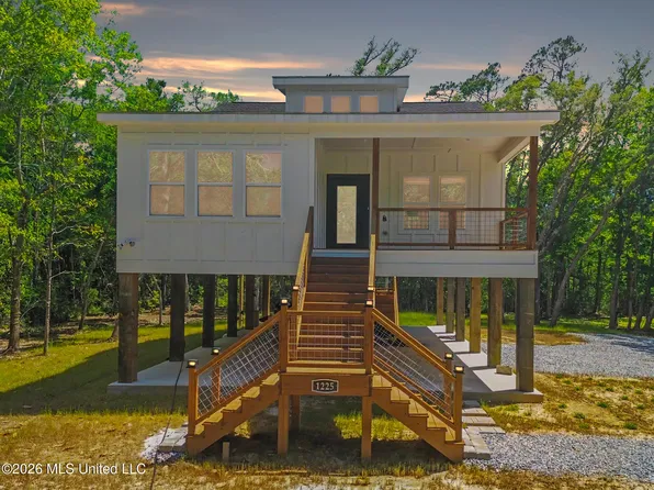 1225 Taranto St, Waveland, MS 39576