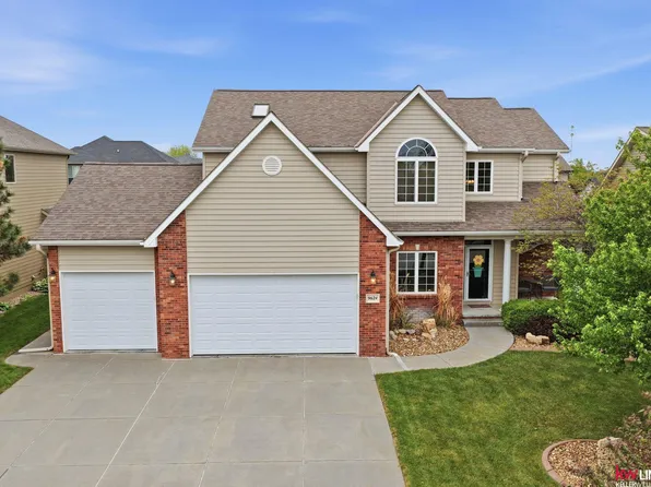 9624 Saint Clement Cir, Lincoln, NE 68526