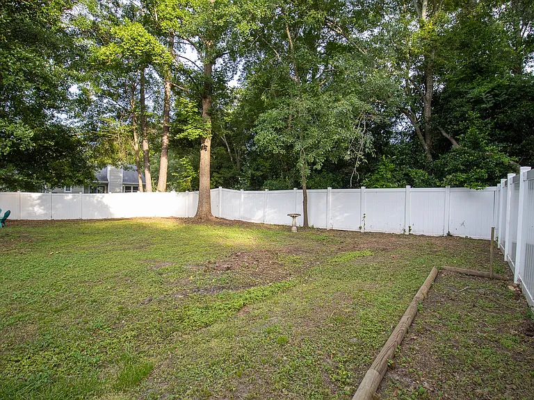 140 Land Of Lakes Cir — Photo 34