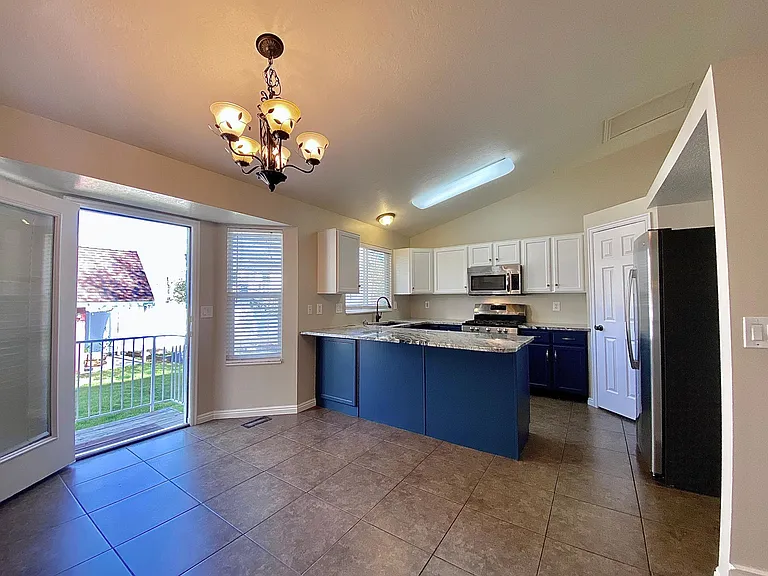 1434 N 2575 W — Photo 6