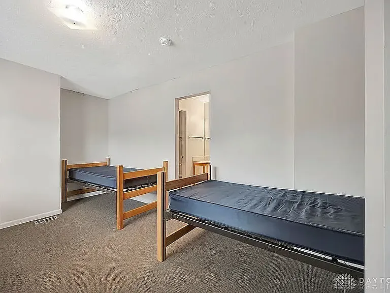 978 Irving Ave #16 — Photo 18