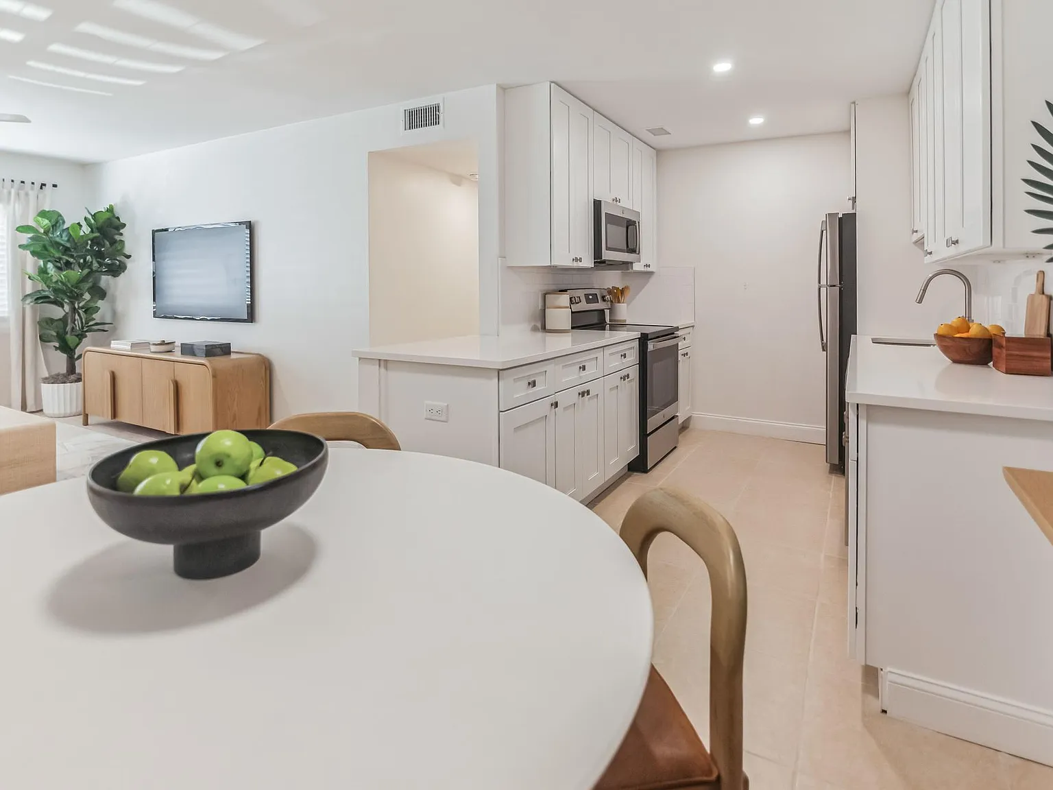 Innovo Living Hyde Park — Photo 4